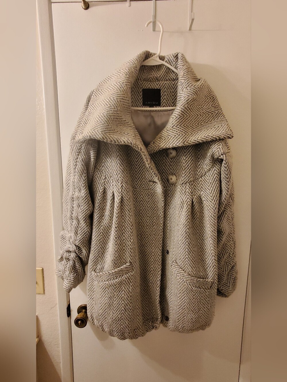 Women's New Yorker (Amisu) Gray & White Herringbone Coat with Wide Collar (38)